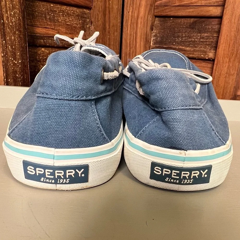 Sperry Men's Blue Canvas Boat Shoes. Perfect for summer. Casual and comfortable.